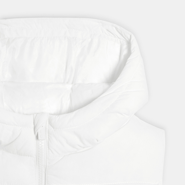 سترة بدون أكمام باللون الأبيض للفتيات